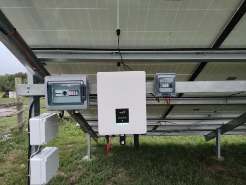 Napelemes rendszer telepítési munkálatok helyszínen – Chip-Chup szakemberek